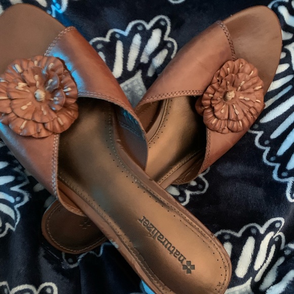 Naturalizer… brown/copper sandals - Picture 8 of 8